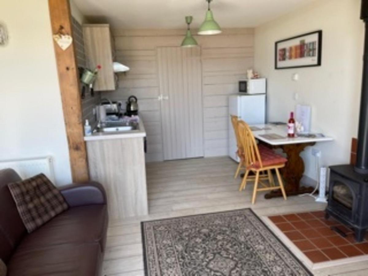 Bike Shed - Beautiful 1-Bed Cottage In Shorwell Dış mekan fotoğraf